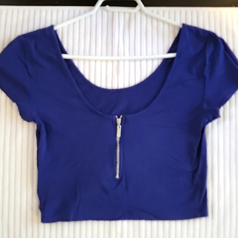 Guess crop top size M